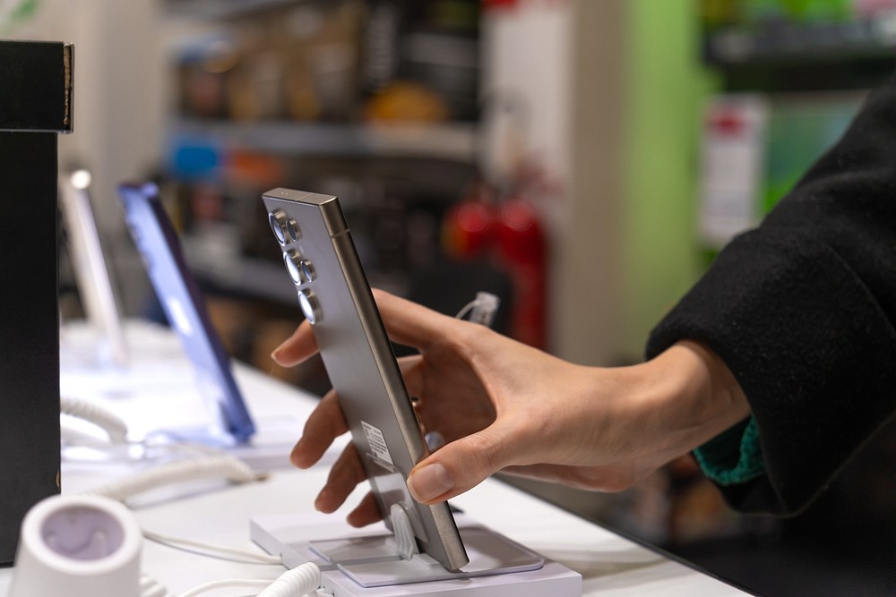 The Best Flagship Phones in 2025